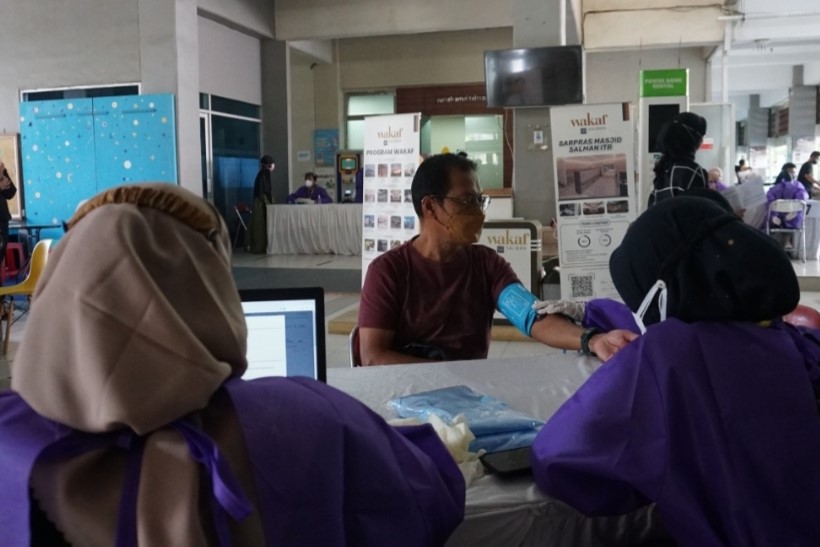 vaksinasi-di-masjid-salman-itb.jpg