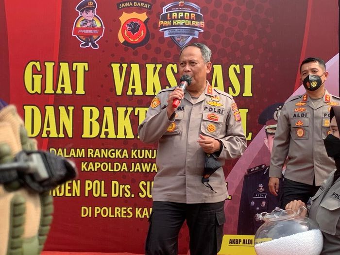 vaksinasi-nasional-di-mapolres-karawang_.jpg