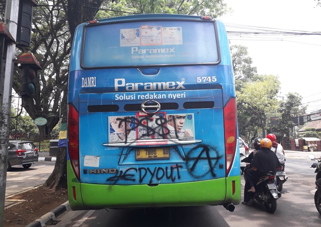 Aksi Vandalisme Kecaman PSSI di Badan Bus Damri Bandung, Ini Kata pihak Damri