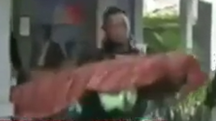 Video Viral Ayah Bopong Jenazah Anaknya, Dinkes Tangerang Minta Maaf Soal Ambulans