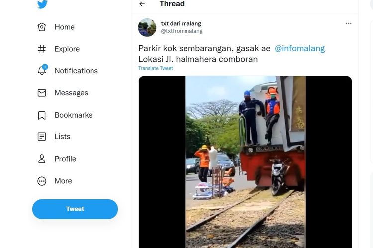 VIRAL Terekam Kamera, Parkir Sembarangan di Rel, Sepeda Motor di Malang 'Dilibas' Kereta Api