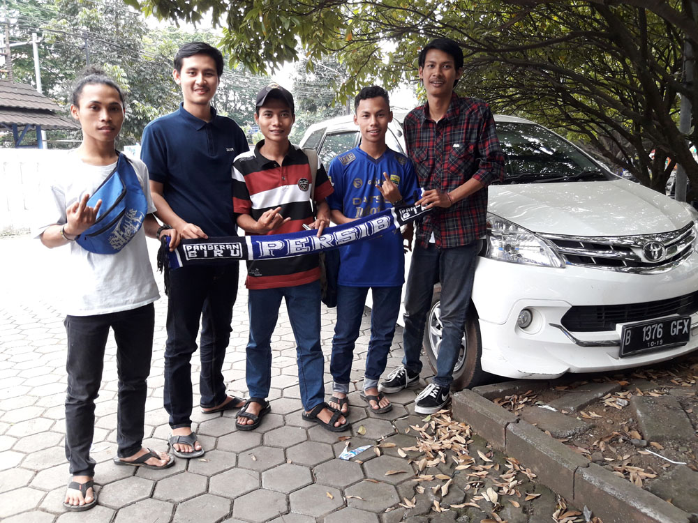 Bobotoh Tangerang Sambangi Mes Persib: