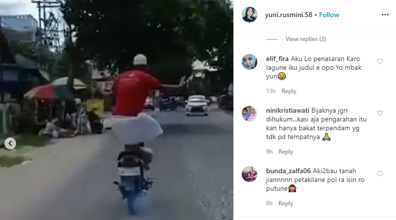 viral-seorang-kakek-beratraksi-di-atas-motor-di-kalteng.jpg