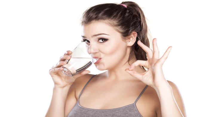 wanita-minum-air-putih-3_20160531_232823.jpg