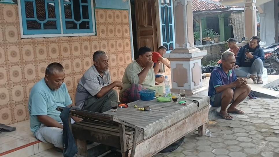 warga-Desa-Jemaras-Kidul-Kecamatan-Klangenan-Kabupaten-Cirebon.jpg