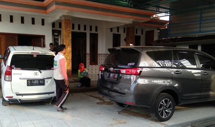 warga-desa-sumurgeneng-kecamatan-jenu-kabupaten-tuban-jawa-timur-membeli-mobil-baru.jpg