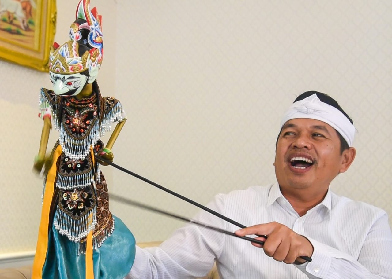 Dedi Mulyadi Ajak Penguasa, Orang Kaya, dan Warga Bela Wayang dengan Cara Menonton Wayang