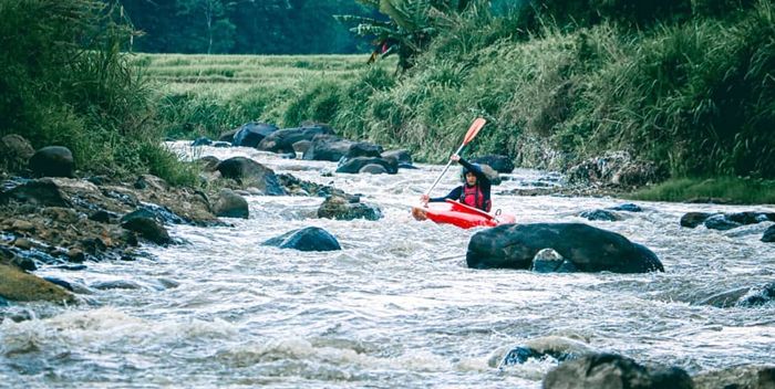Wisata Sungai di Bandung, Turis Bisa Nikmati Kayak yang Menyenangkan di Sungai Ciherang, Banjaran,