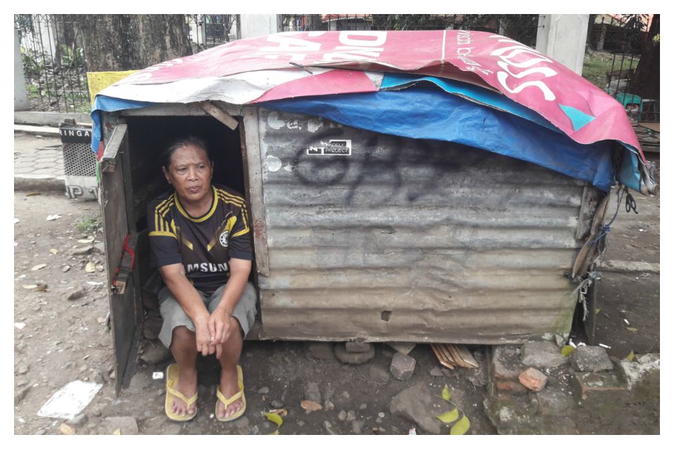12 Tahun Jadi Manusia Gerobak, Yayah Tak Surut Menemani Suami Memulung