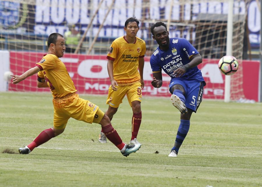 SEJARAH Persib Bandung 22 April: Essien Cetak Gol Pertama untuk Persib, Gagal Menang di Pakansari