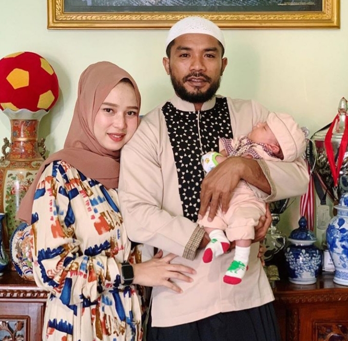 zulham-zamrun-posting-momen-idul-adha-bersama-keluarga-kecilnya-di-ternate.jpg
