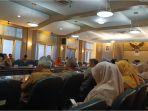 1-Pj-Bupati-Kuningan-H-Iip-Hidajat-melakukan-sejumlah-pembahasan-dengan-sejumlah-pejabat.jpg