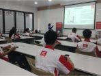 1-pelajar-smk-widya-dirgantara-bandung-ikut-pelatihan-safety-riding.jpg