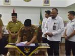1PLN-Pemkab-Tasikmalaya-Hadirkan-Penerangan-Jalan-Andal-demi-Kenyamanan-Keamanan-Masyarakat.jpg