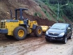 20120410_syarif_longsor_di_sersan_bajuri.jpg