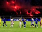 20250802_GANI_Persib_16_Bobotoh_Flare.jpg