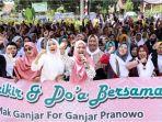 4-Sedikitnya-ada-1000-emak-emak-se-Karawang-berkumpul-untuk-doa-bersama.jpg