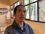 Aang-Kurnia-orang-tua-korban-keracunan-MBG-di-SMP-Negeri-1-Cisarua-Bandung-Barat.jpg