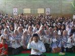 Abang-Ijo-Hapidin-bertemu-kader-posyandu.jpg