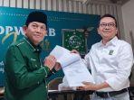 Acep-Adang-Ruhiat-kiri-bersama-Ketua-DPW-PKB-Jabar-Syaiful-Huda.jpg