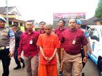 Ade-Nanda-alias-Ade-Bogel-37-ayah-yang-menyiksa-dua-anak-kandungnya.jpg