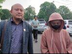 jabar/Adik-Pegi-Setiawan-Lusiana-saat-keluar-dan-hendak-meninggalkan-Mapolres-Cirebon-Kota.jpg