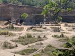 Aktivitas-tambang-galian-C-ilegal-kembali-marak-di-kawasan-Argasunya-Kota-Cirebon.jpg