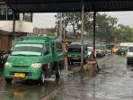Angkot-saat-mangkal-di-Terminal-Cicaheum-Kota-Bandung-Rabu-2562025.jpg