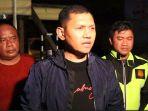 Ari-Setyawan-Wibowo-mengecek-insiden-kebakaran.jpg