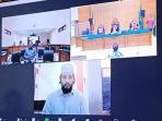 Artis-Ammar-Zoni-bawah-saat-dihadirkan-pada-sidang-secara-online.jpg