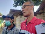 Asep-Bahrum-pemilik-kontrakan-dampingi-Densus-88-Anti-Teror-menggeledah.jpg