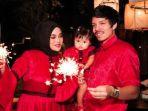 Atta-Halilintar-Aurel-Hermansyah-dan-Ameena-saat-merayakan-malam-Tahun-Baru-2023.jpg
