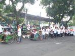 Bacaleg-dan-pengurus-PKS-Ciamis-naik-becak-dan-konvoi-jalan-kaki-ke-KPU-Ciamis.jpg