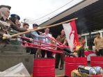 Bendera-Negara-Islam-Indonesia-NII-saat-dimusnahkan.jpg