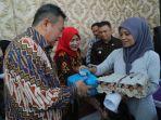 Benni-Irwan-saat-memberikan-bantuan-stunting.jpg