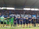 Bobotoh-memberikan-dukungan-kepada-Persib-Bandung-pada-sesi-latihan-di-Stadion-Sidolig.jpg