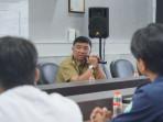 Bupati-Garut-Abdusy-Syakur-Amin-berdialog-dengan-ketua-BEM.jpg