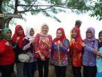 Bupati-Indramayu-Nina-Agustina-mengunjungi-Pantai-Ujung-Ori.jpg
