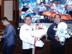 Bupati-Sumedang-membuka-resmi-Kick-off-UMKM-Naik-Kelas-yang-berlangsung-di-aula.jpg