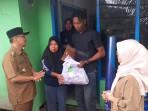 Bupati-Tasikmalaya-Cecep-Nurul-Yakin-meninjau-korban-longsor-di-Kampung-Cibulareng.jpg