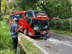 Bus-Pariwisata-Terposok-diJalan-Kolonel-Masturi-Desa-Gudangkahuripan.jpg