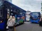 Bus-Rapid-Transit-Metro-Trans-Jabar-di-halte.jpg