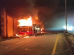 Bus-terbakar-di-Tol-CIpali.jpg