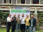 Calon-Wali-Kota-Bandung-Dandan-Riza-Wardana-berfoto-bersama-Komunitas-Hijau.jpg