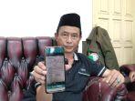Deni-Ranggajaya-saat-memperlihatkan-bukti-laporan.jpg