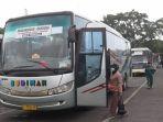 Di-Terminal-Cicaheum-Kota-Bandung-misalnya-sudah-ada-kenaikan-tarif-tiket-bus.jpg