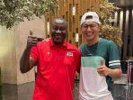 Dua-mantan-pemain-Persib-Bandung-Zaenal-Arief-dan-pelatih-Timnas-U17-Burkina-Fasso.jpg