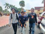 Eko-Rudianto-32-hanya-bisa-tertunduk-saat-digiring-di-Mapolresta-Bandung.jpg