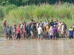 Evakuasi-jasad-Kosim-yang-terseret-arus-Sungai-Cilamatan-di-Subang.jpg
