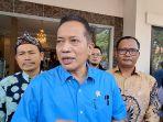 Ferry-Juliantono-saat-kunjungan-kerja-di-Kecamatan-s.jpg